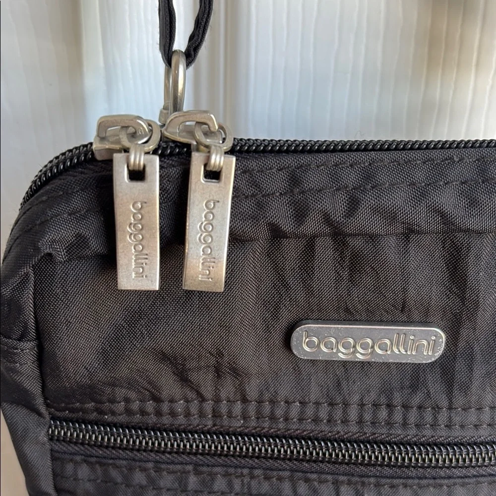 NWOT Baggallini Black Crossbody Bag with Long Strap - Picture 3 of 11